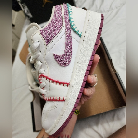 Air Jordan 1 LOW SE (GS) - Picture 6 of 9